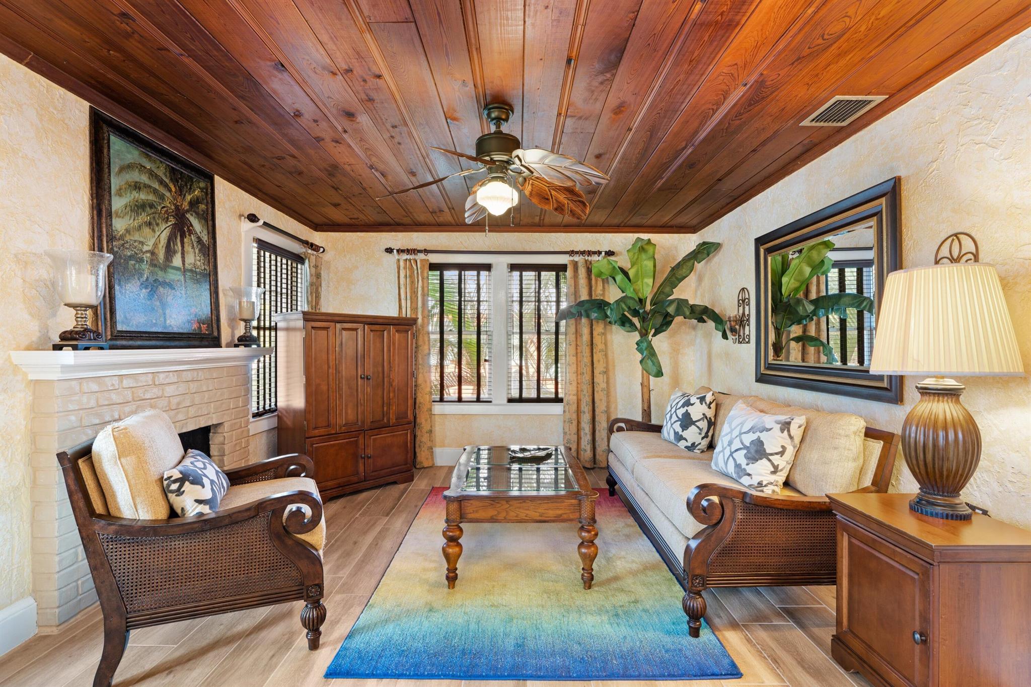 102 SE 7th Avenue Villa 4