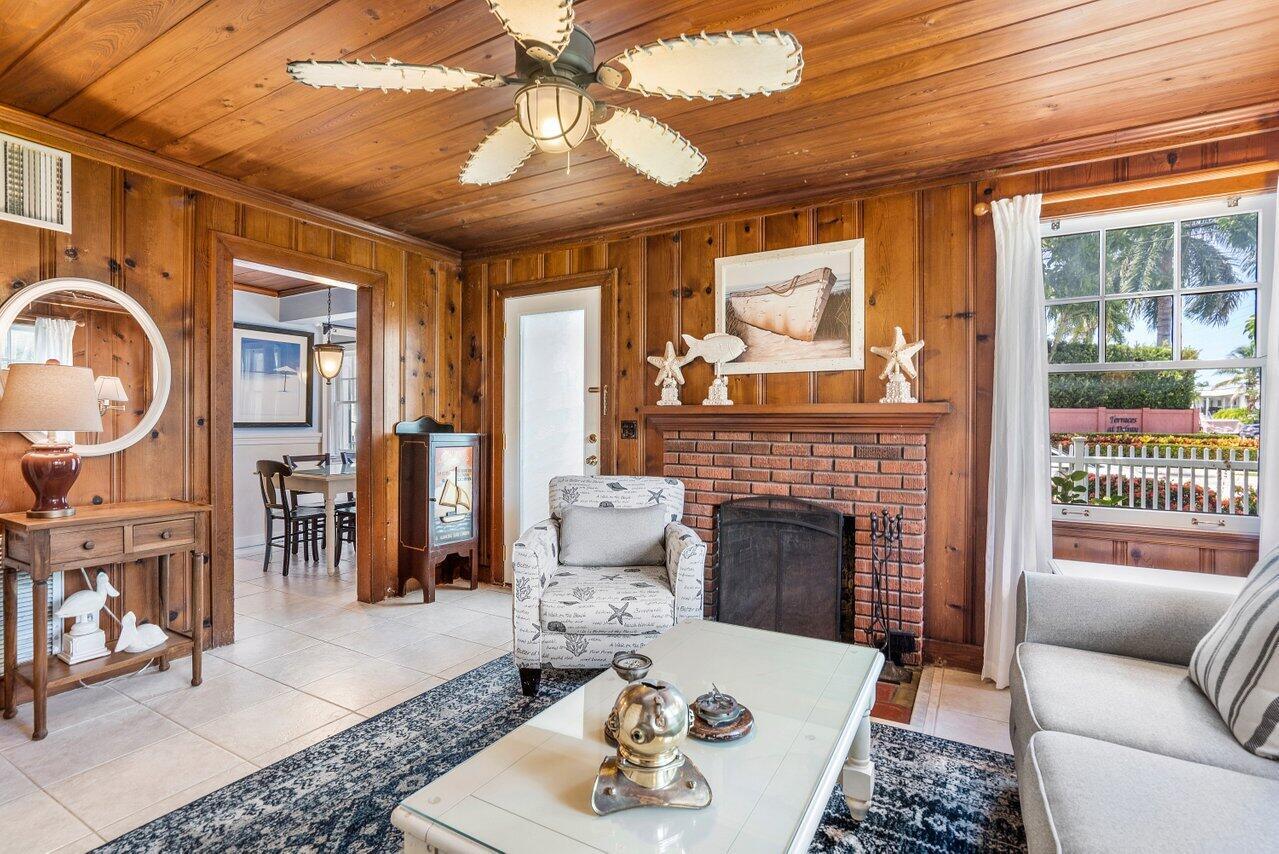 102 SE 7th Avenue Villa 1