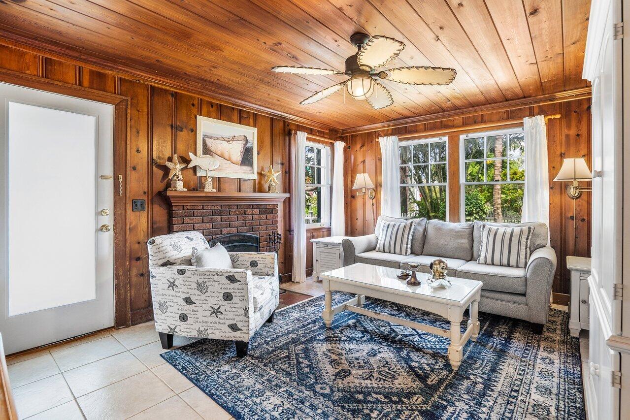 102 SE 7th Avenue Villa 1