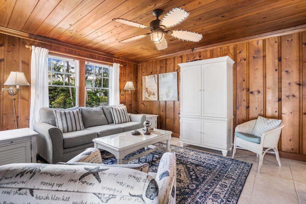 102 SE 7th Avenue Villa 1