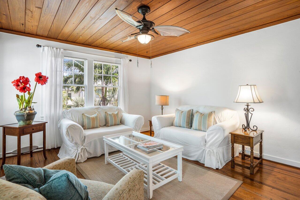 102 SE 7th Avenue Villa 2