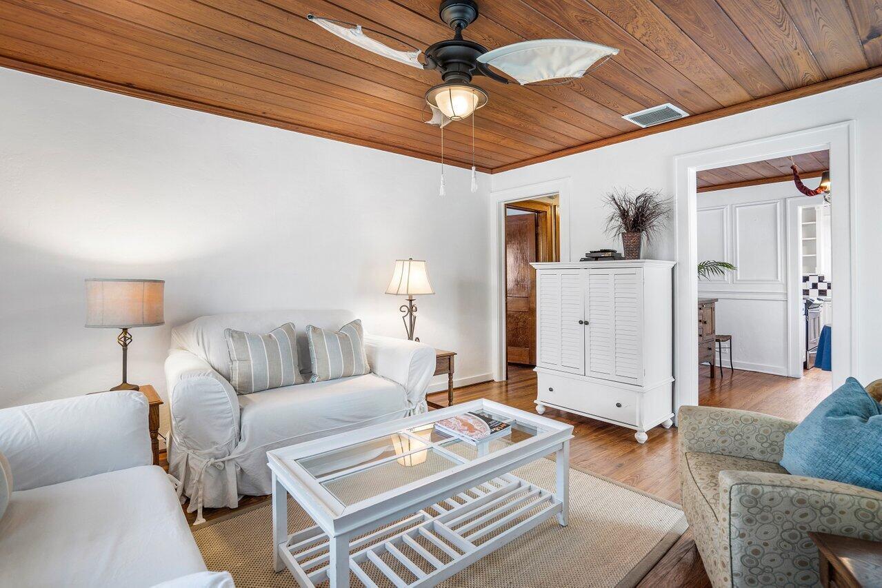 102 SE 7th Avenue Villa 2