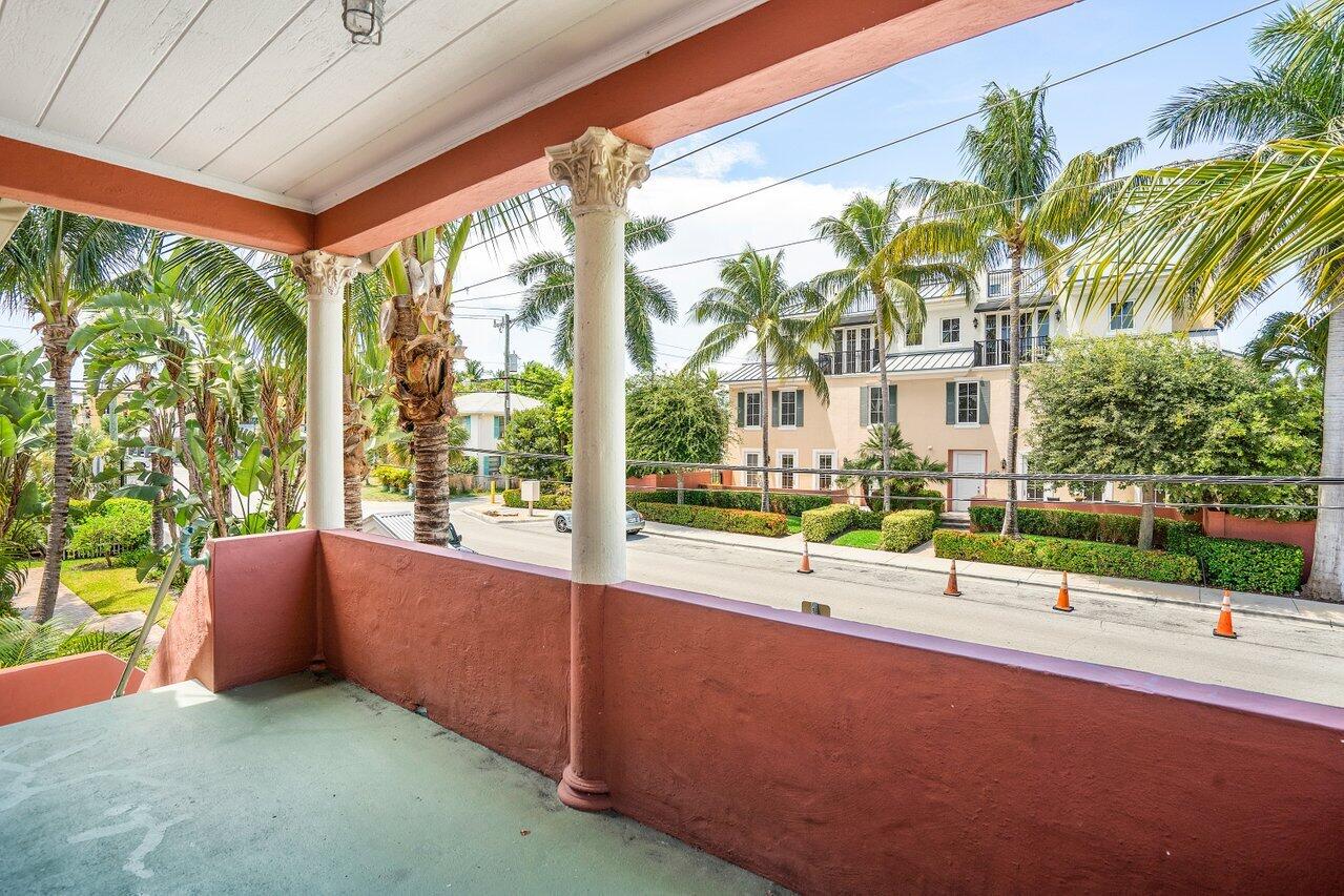 102 SE 7th Avenue Villa 2