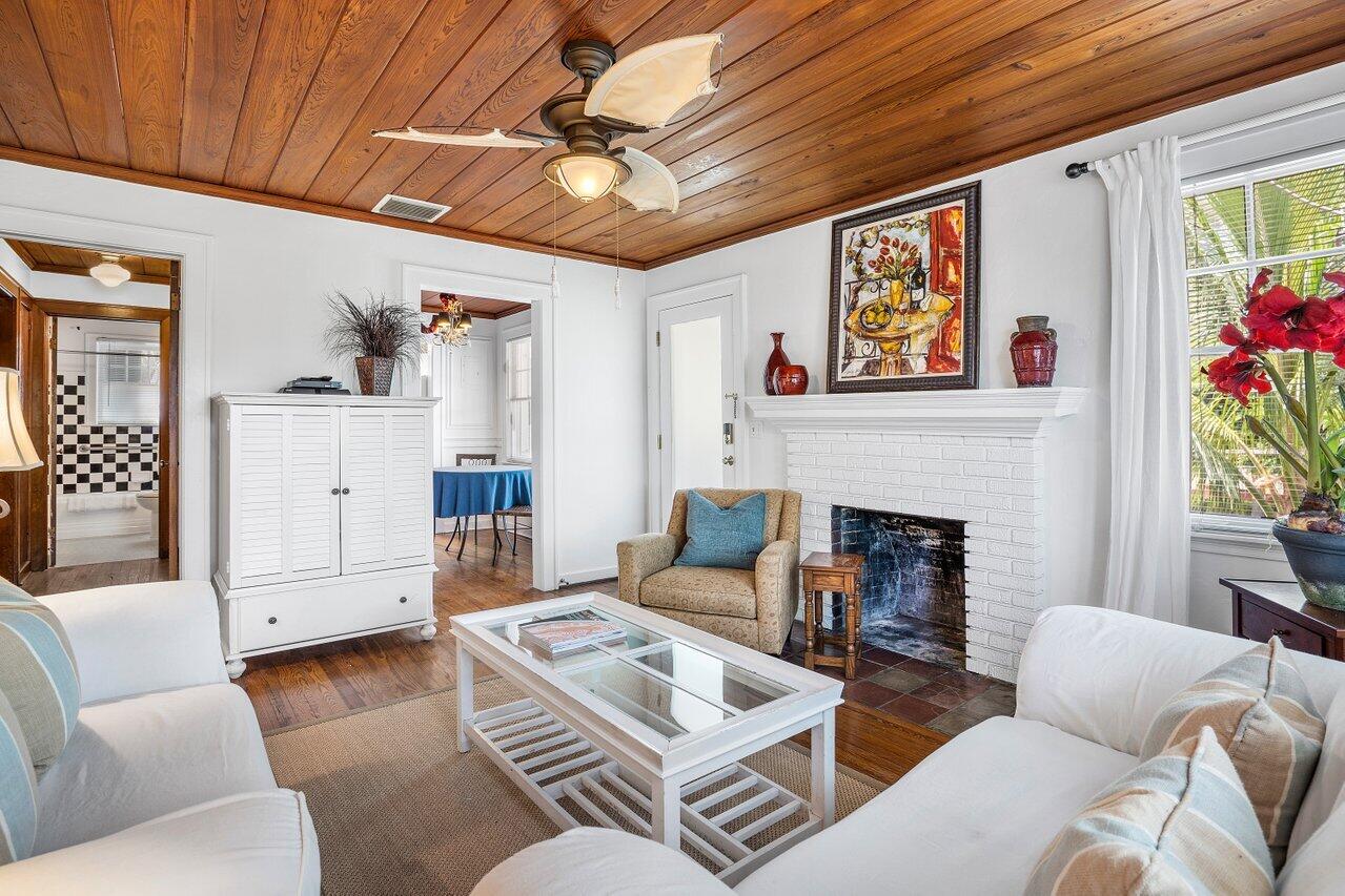 102 SE 7th Avenue Villa 2