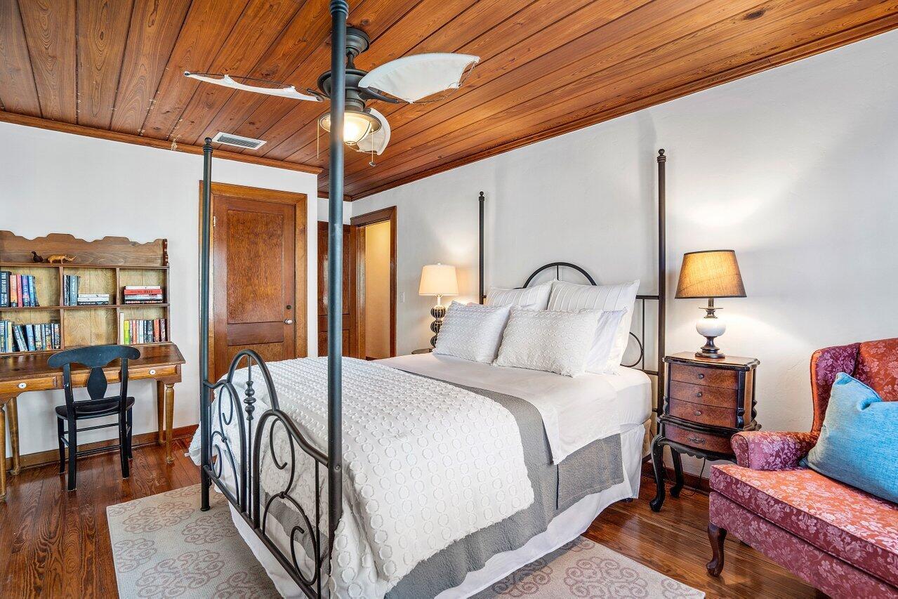 102 SE 7th Avenue Villa 2