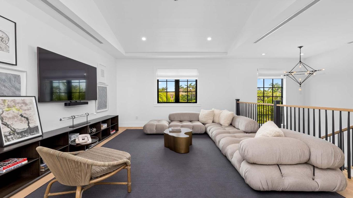 734 S Ocean Boulevard