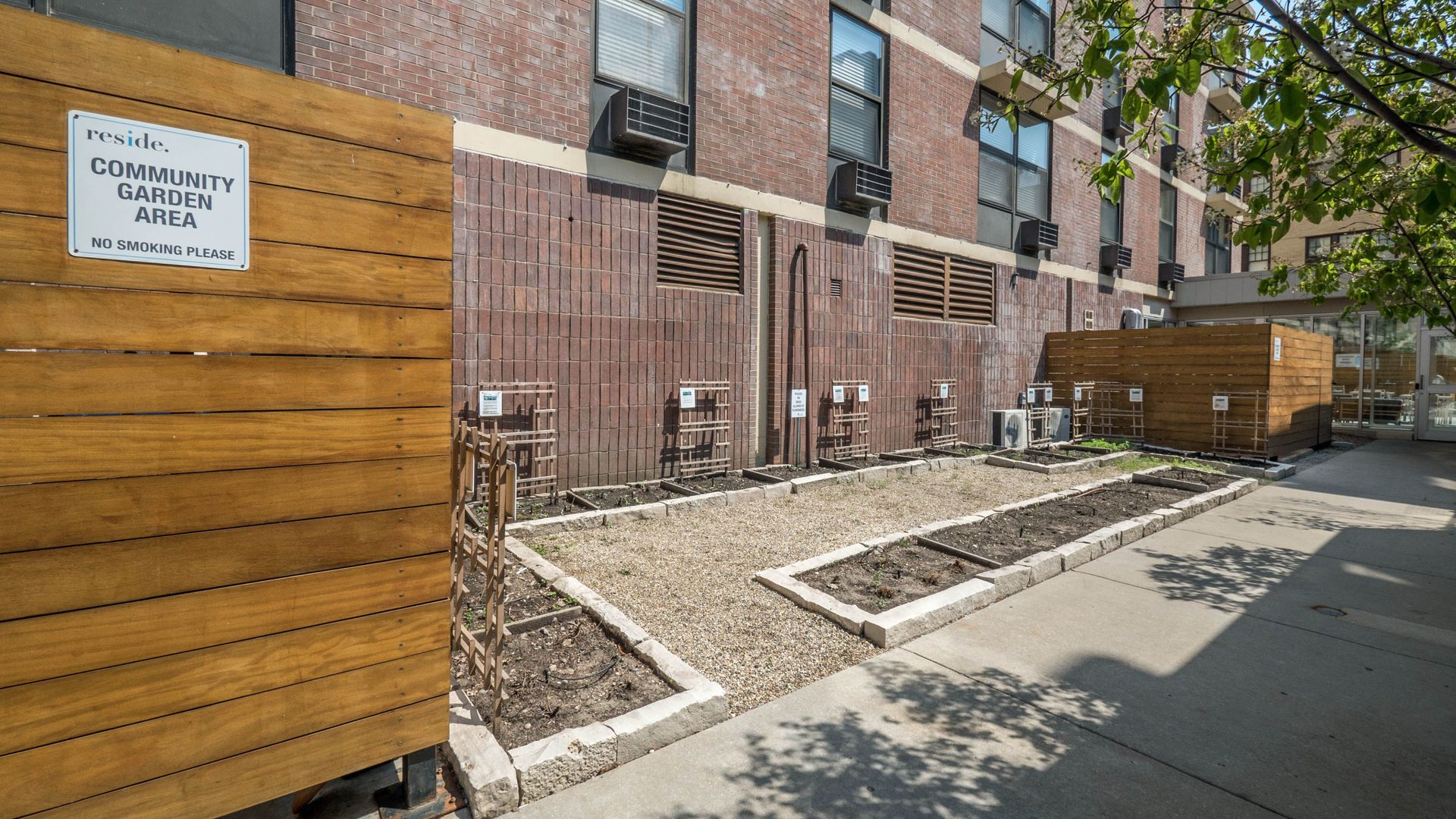 533 W Barry Avenue Unit: 2A