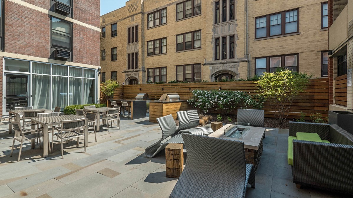 533 W Barry Avenue Unit: 3K