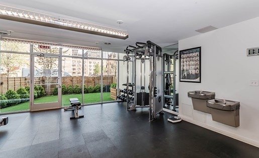 533 W Barry Avenue Unit: 3A