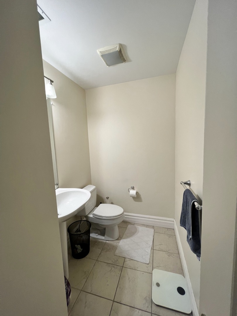 1470 W Carmen Avenue Unit: 101
