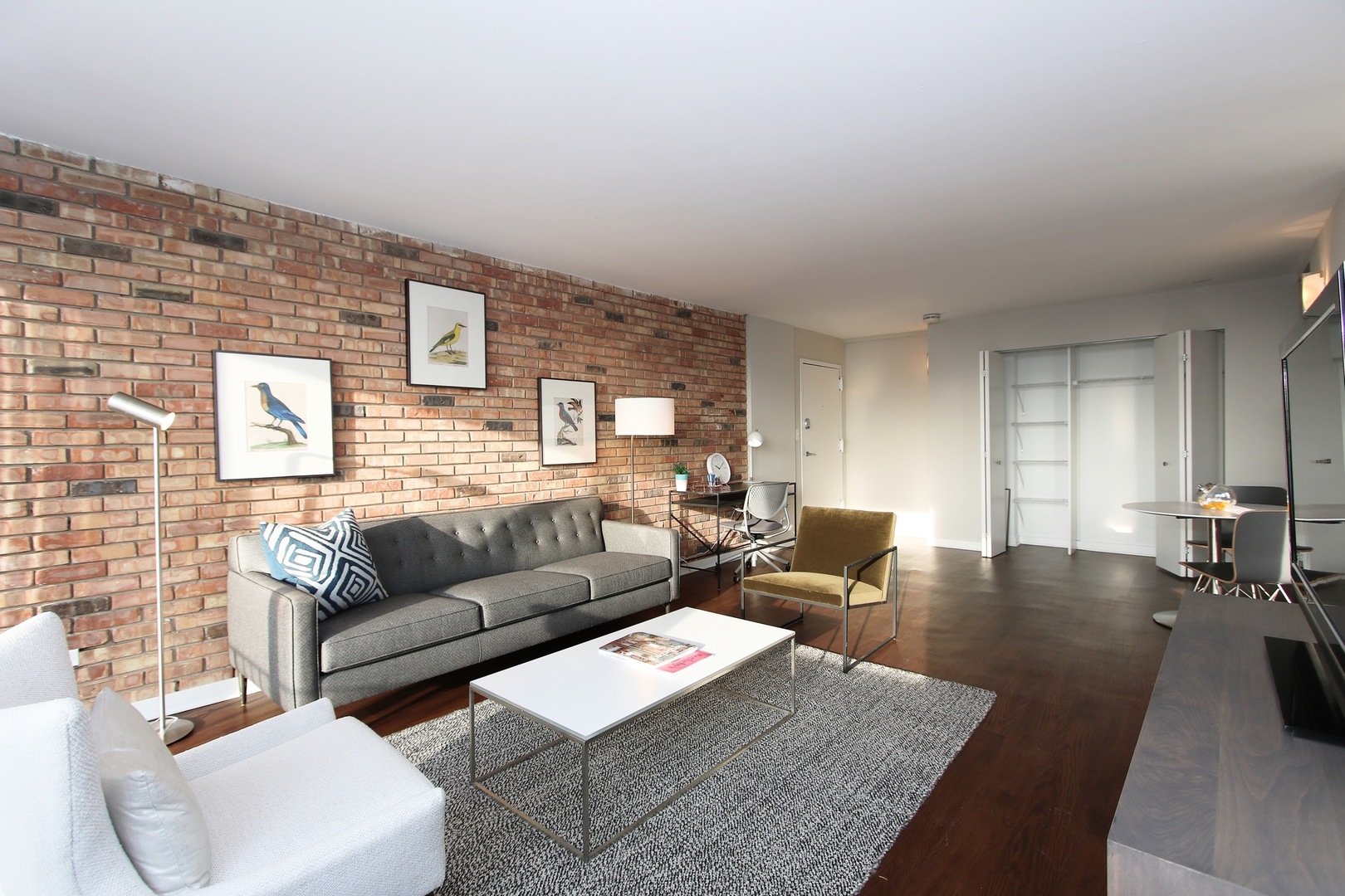 2470 N Clark Street Unit: 902