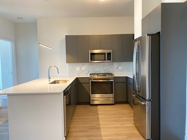 740 N Aberdeen Street Unit: PH-1103