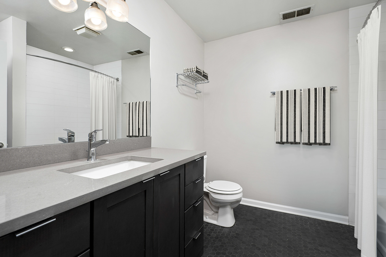 1012 W Randolph Street Unit: 2