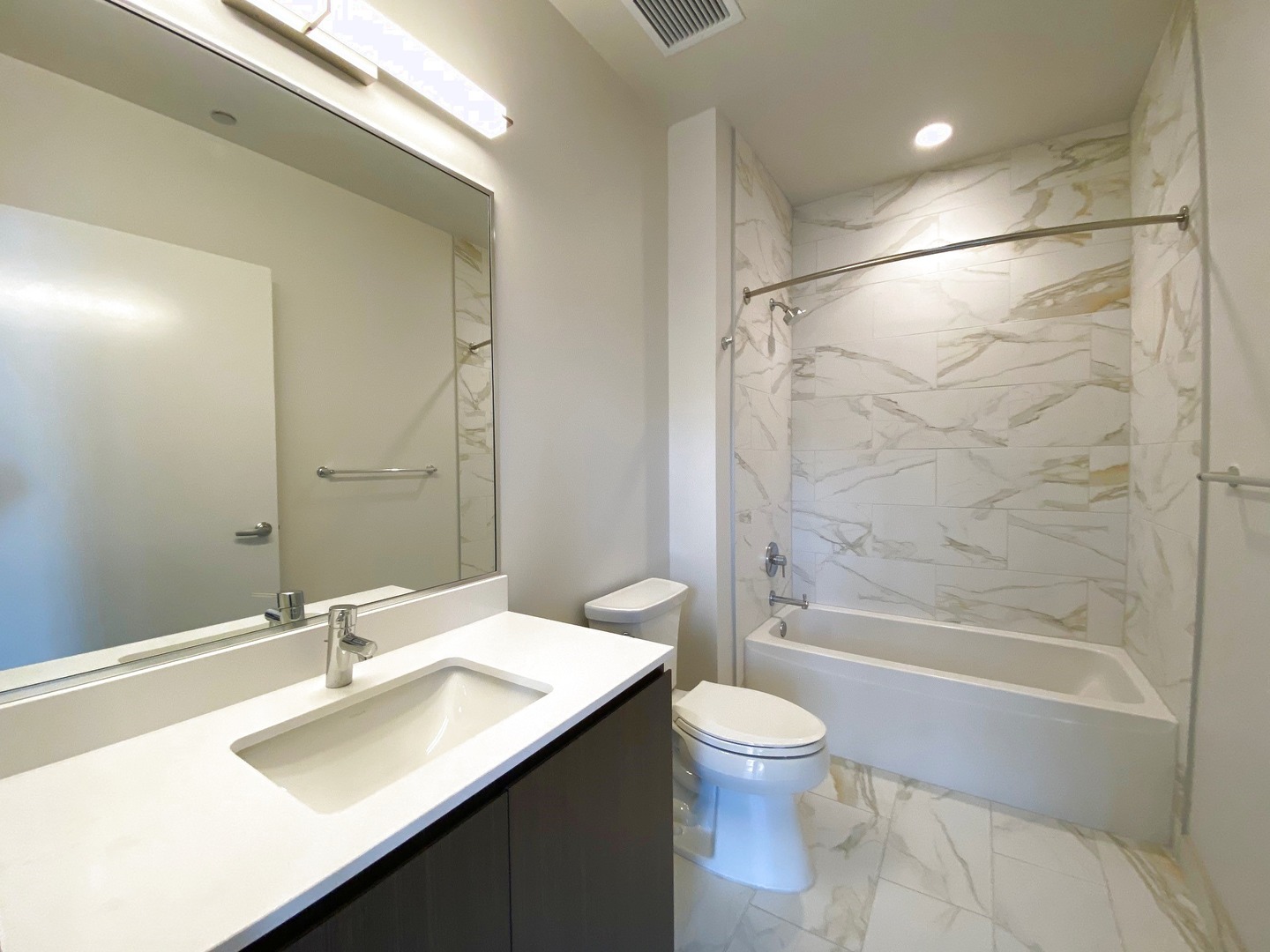 740 N Aberdeen Street Unit: 402