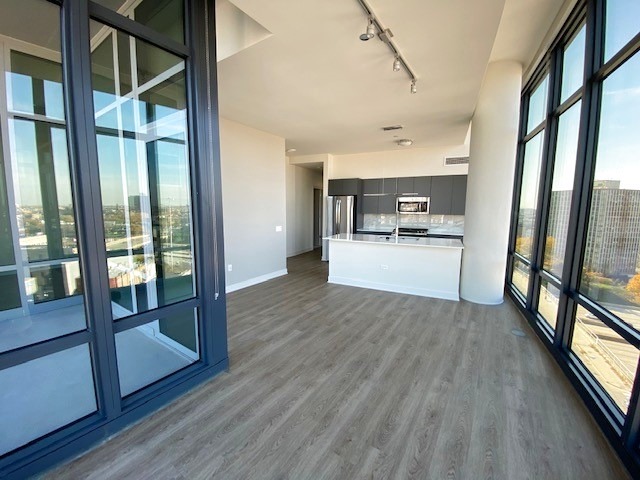 740 N Aberdeen Street Unit: 402