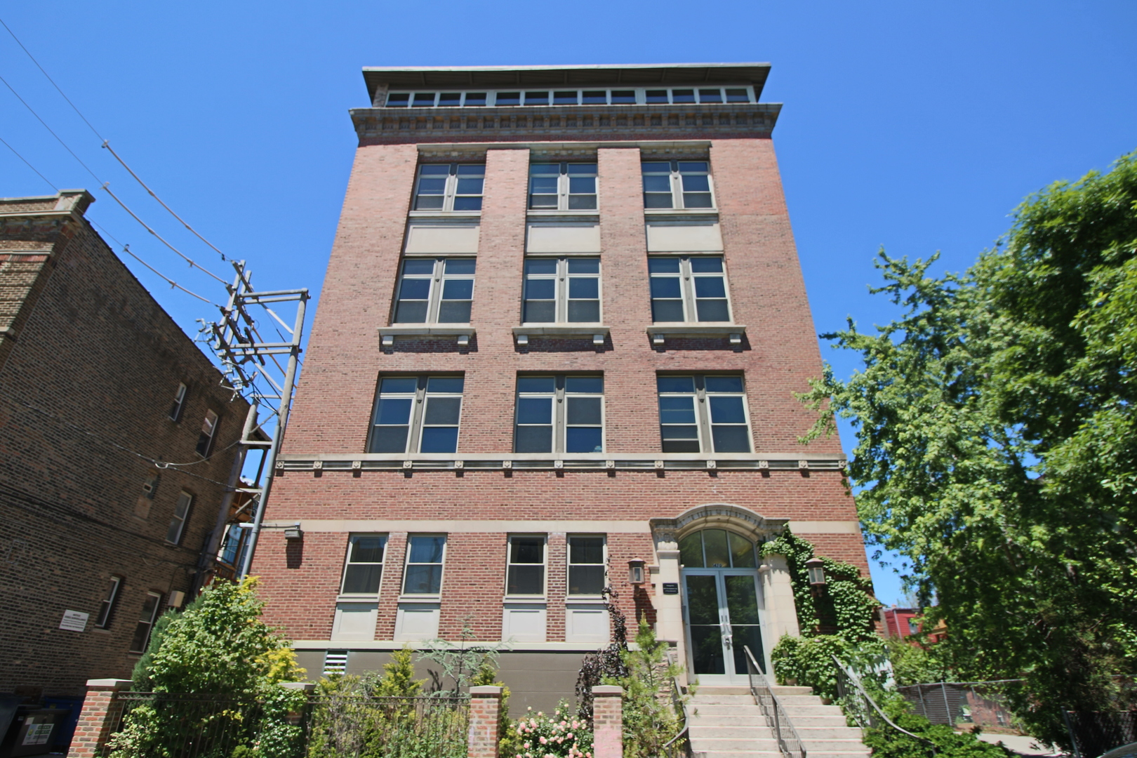 1470 W Carmen Avenue Unit: 403