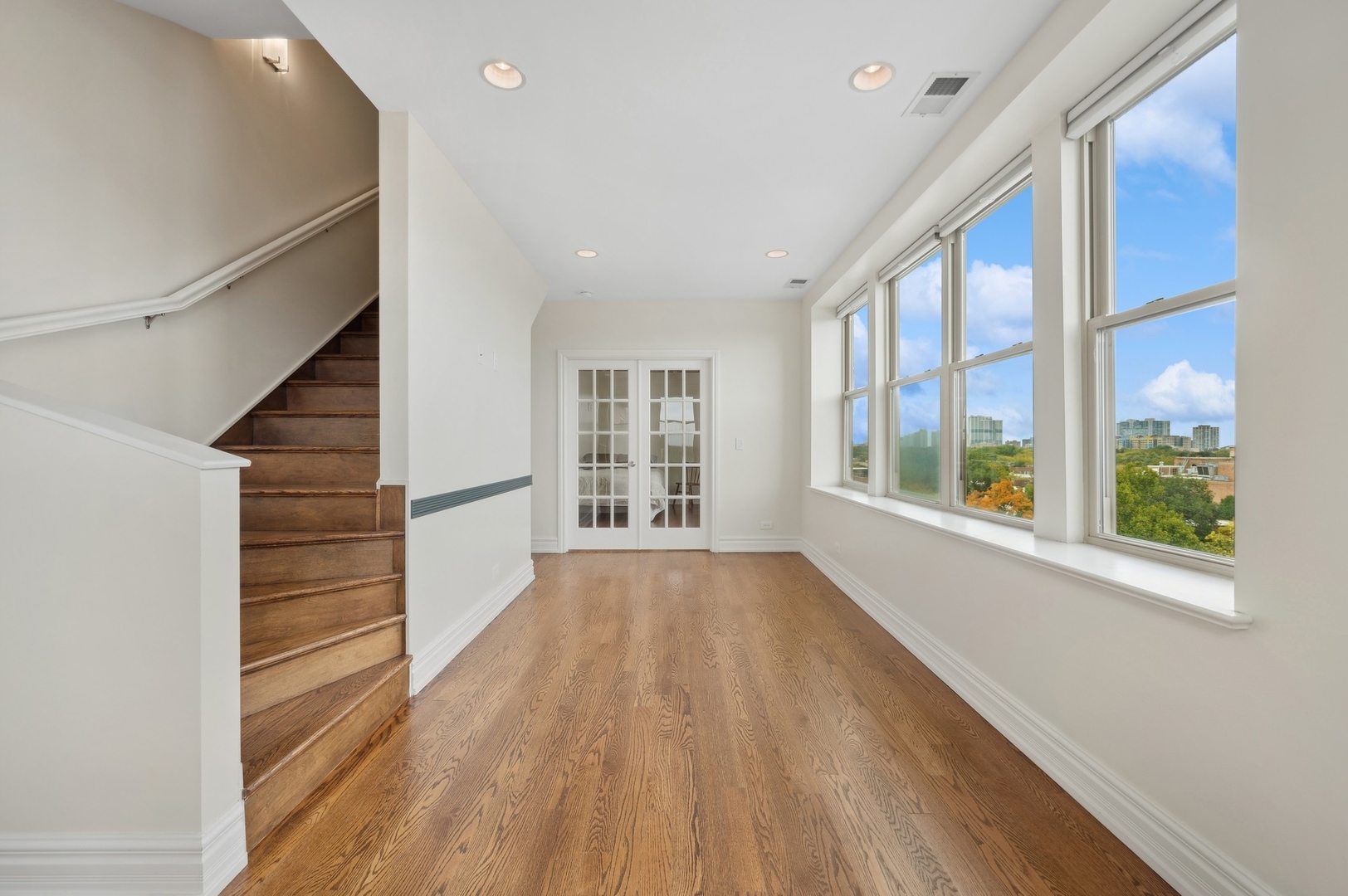1470 W Carmen Avenue Unit: 502