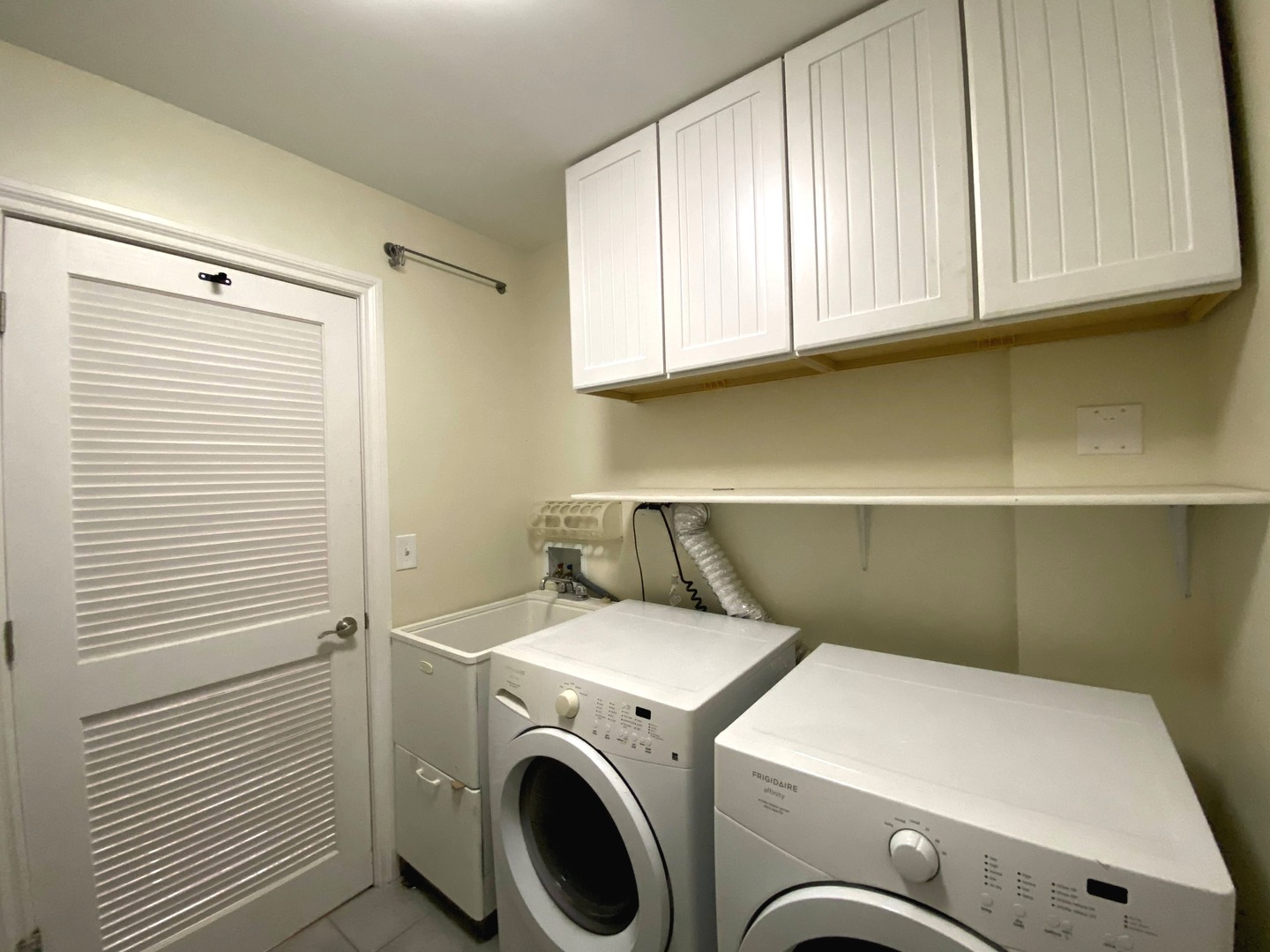 1470 W Carmen Avenue Unit: 502
