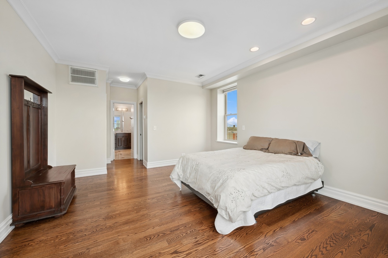 1470 W Carmen Avenue Unit: 502