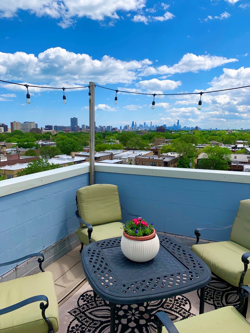 1470 W Carmen Avenue Unit: 502