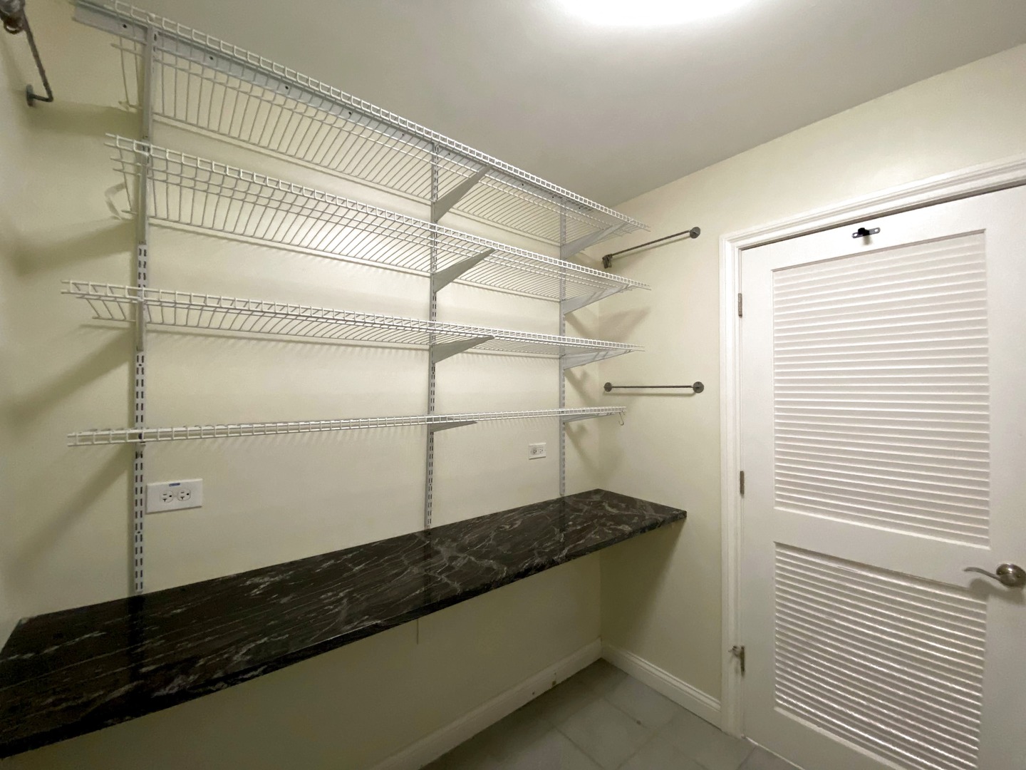 1470 W Carmen Avenue Unit: 502