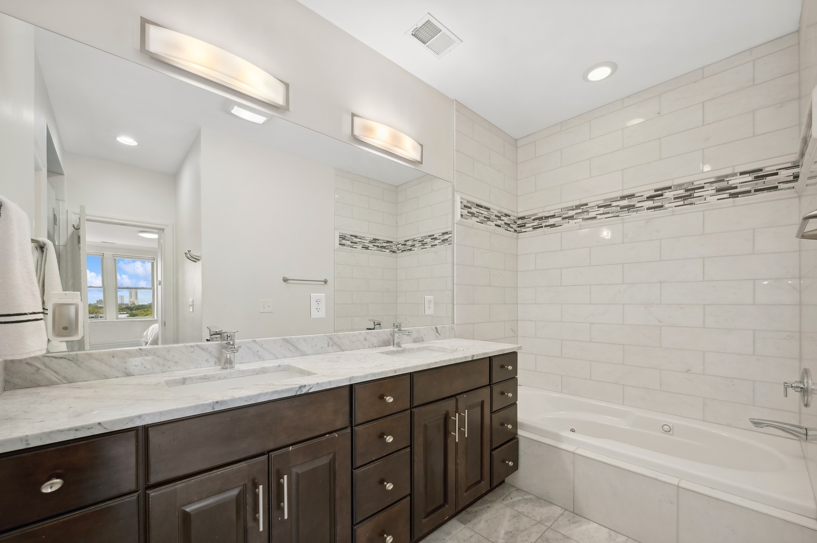 1470 W Carmen Avenue Unit: 502