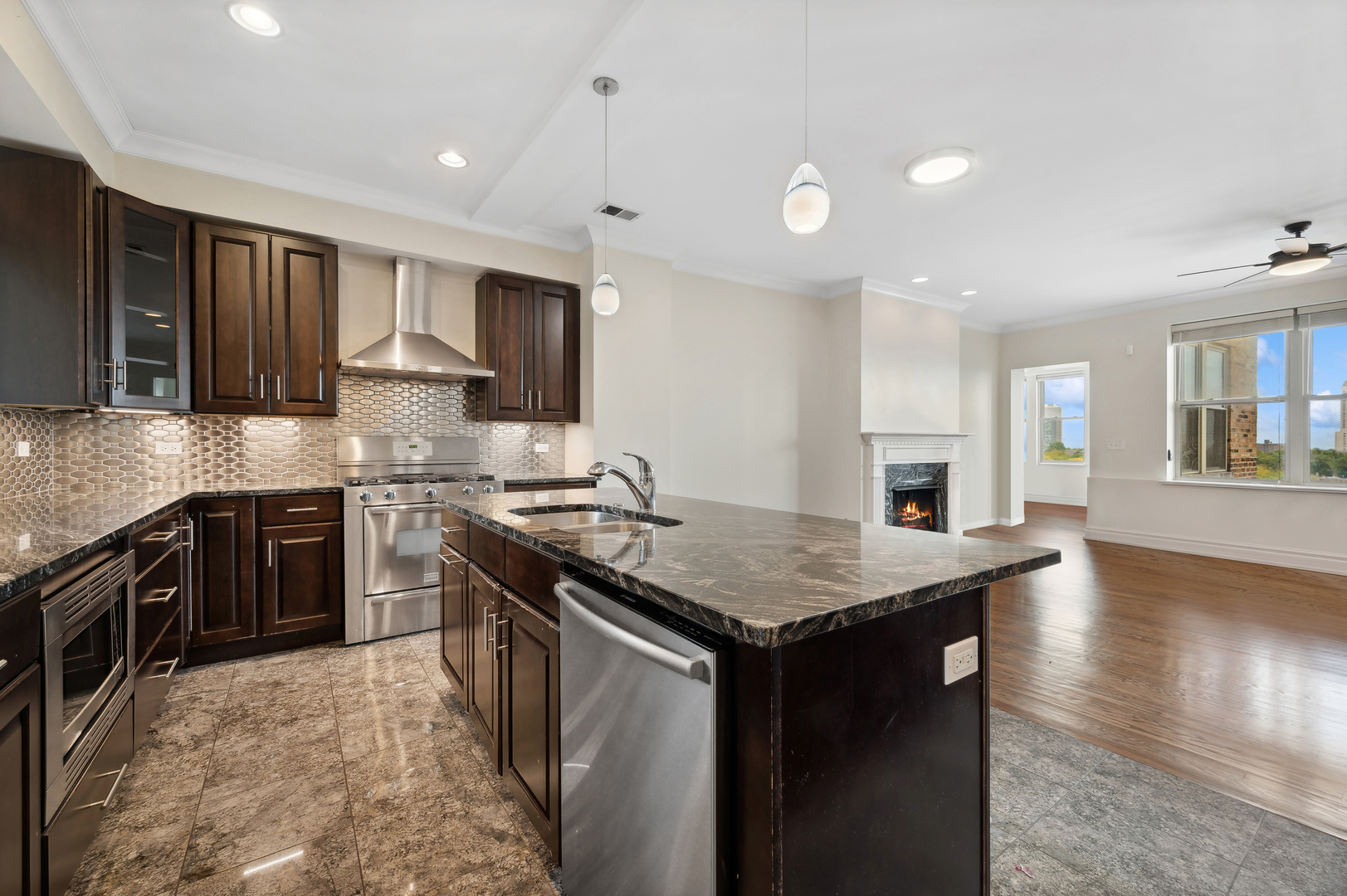 1470 W Carmen Avenue Unit: 502