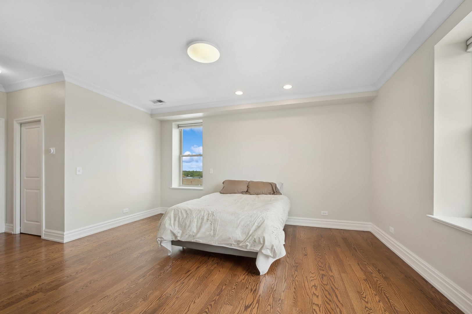 1470 W Carmen Avenue Unit: 502