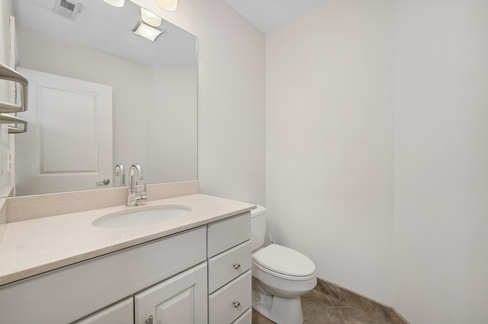 1470 W Carmen Avenue Unit: 502