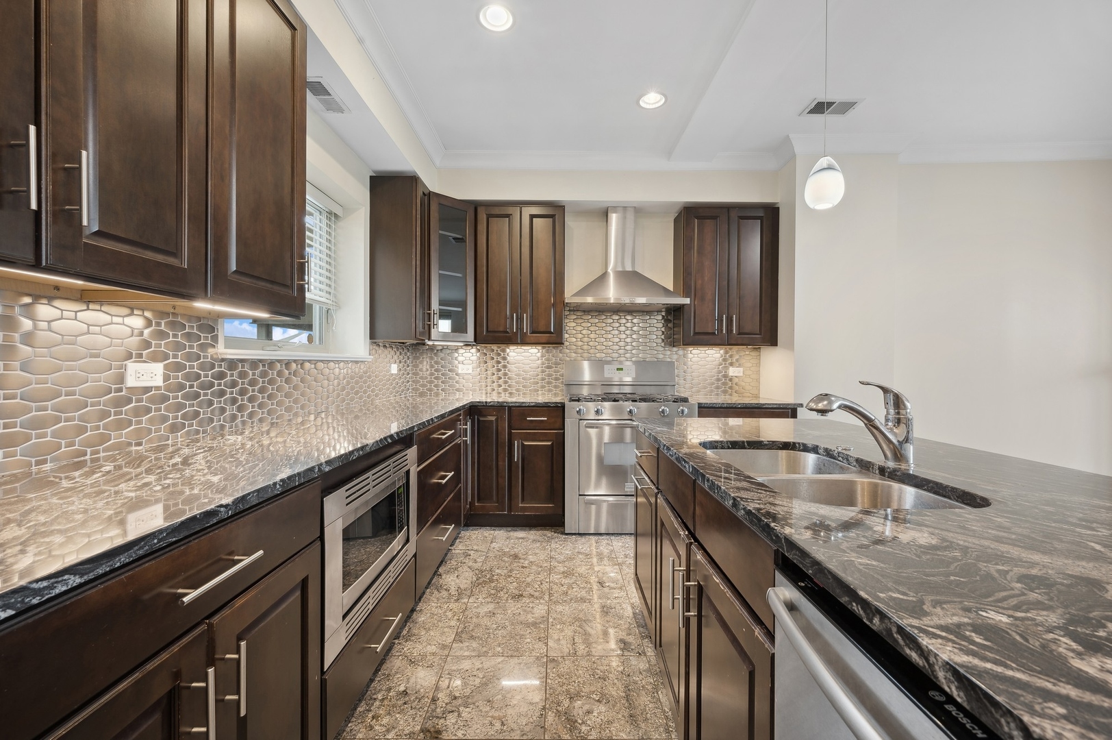 1470 W Carmen Avenue Unit: 502