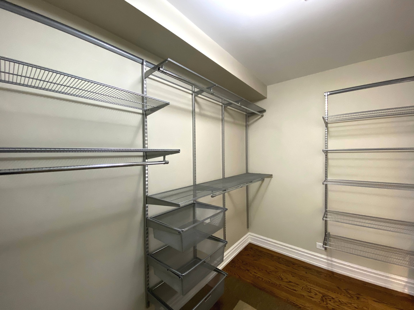 1470 W Carmen Avenue Unit: 502