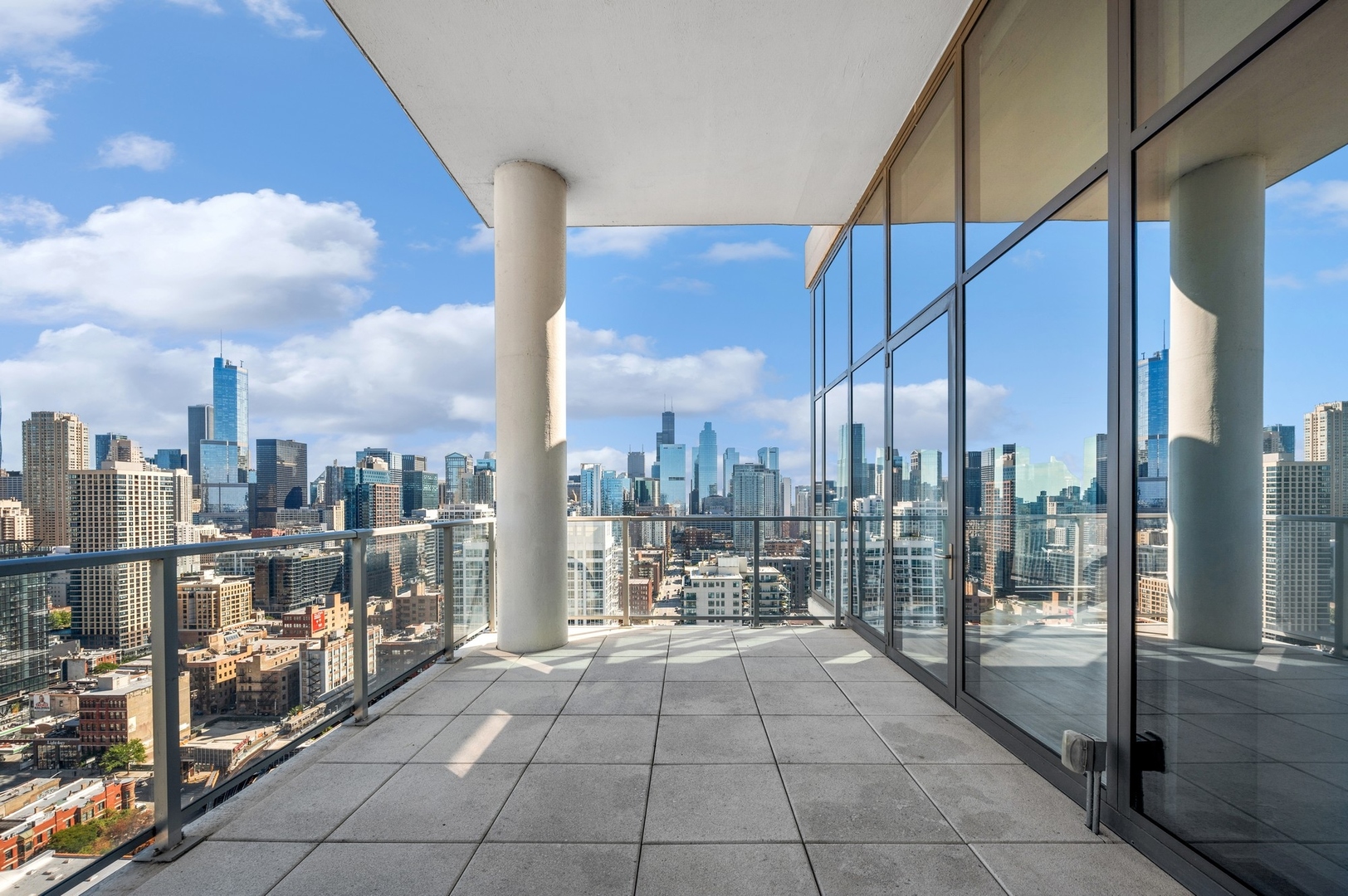 347 W Chestnut Street Unit: PH-5