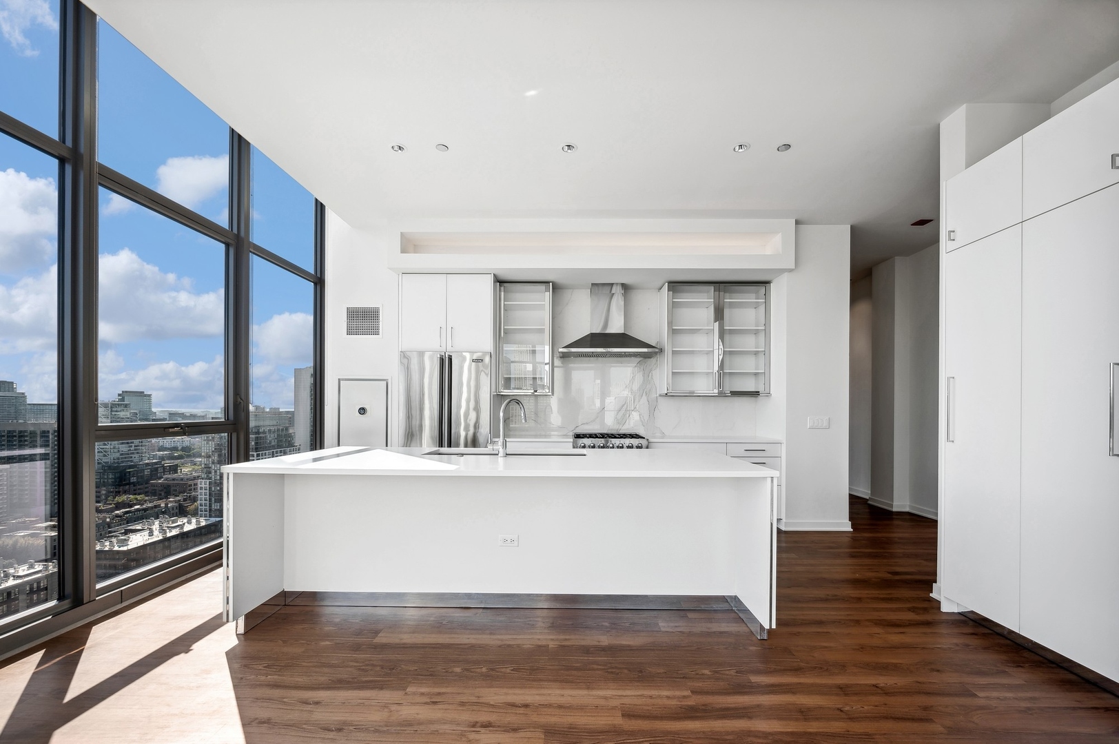 347 W Chestnut Street Unit: PH-5