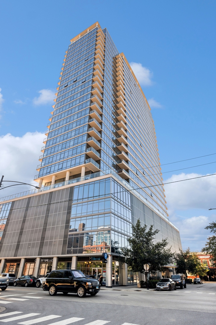 347 W Chestnut Street Unit: PH-5