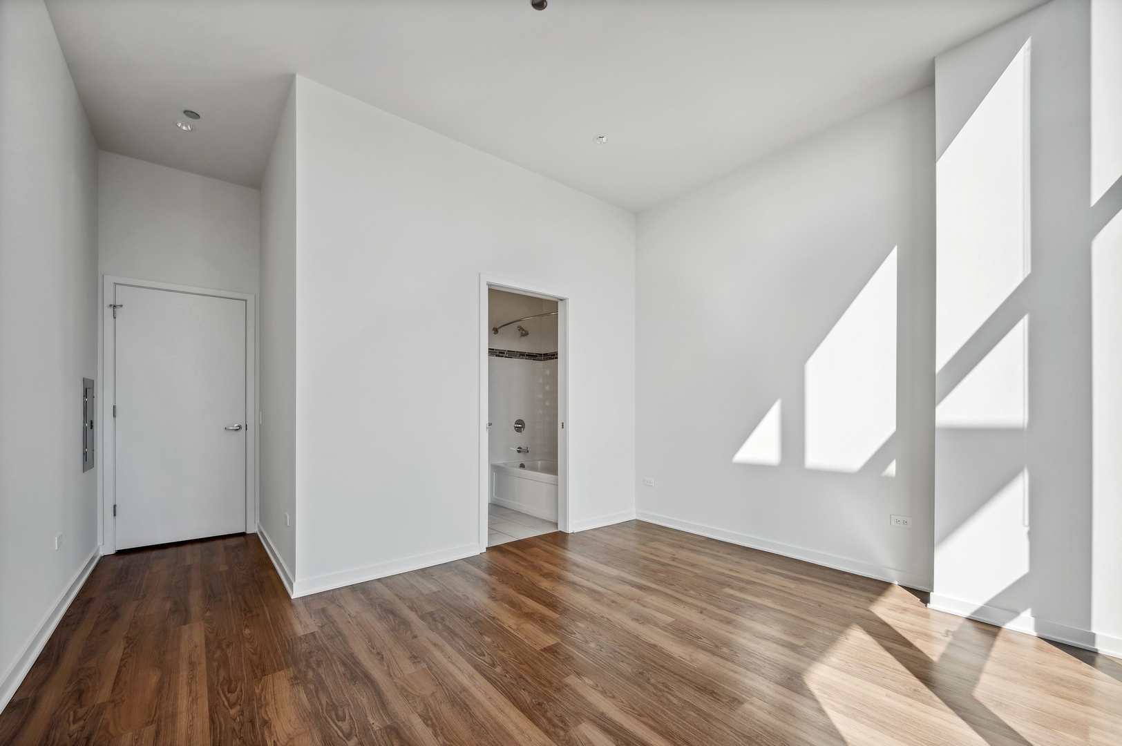 347 W Chestnut Street Unit: PH-5