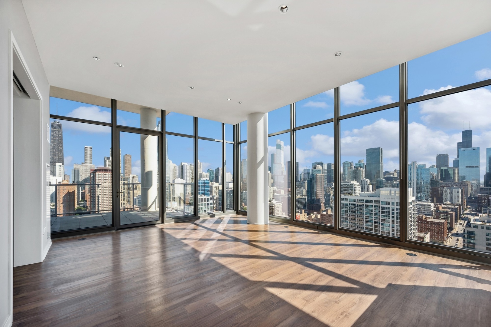 347 W Chestnut Street Unit: PH-5