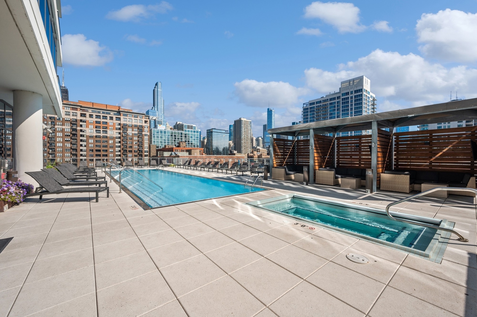 347 W Chestnut Street Unit: PH-5