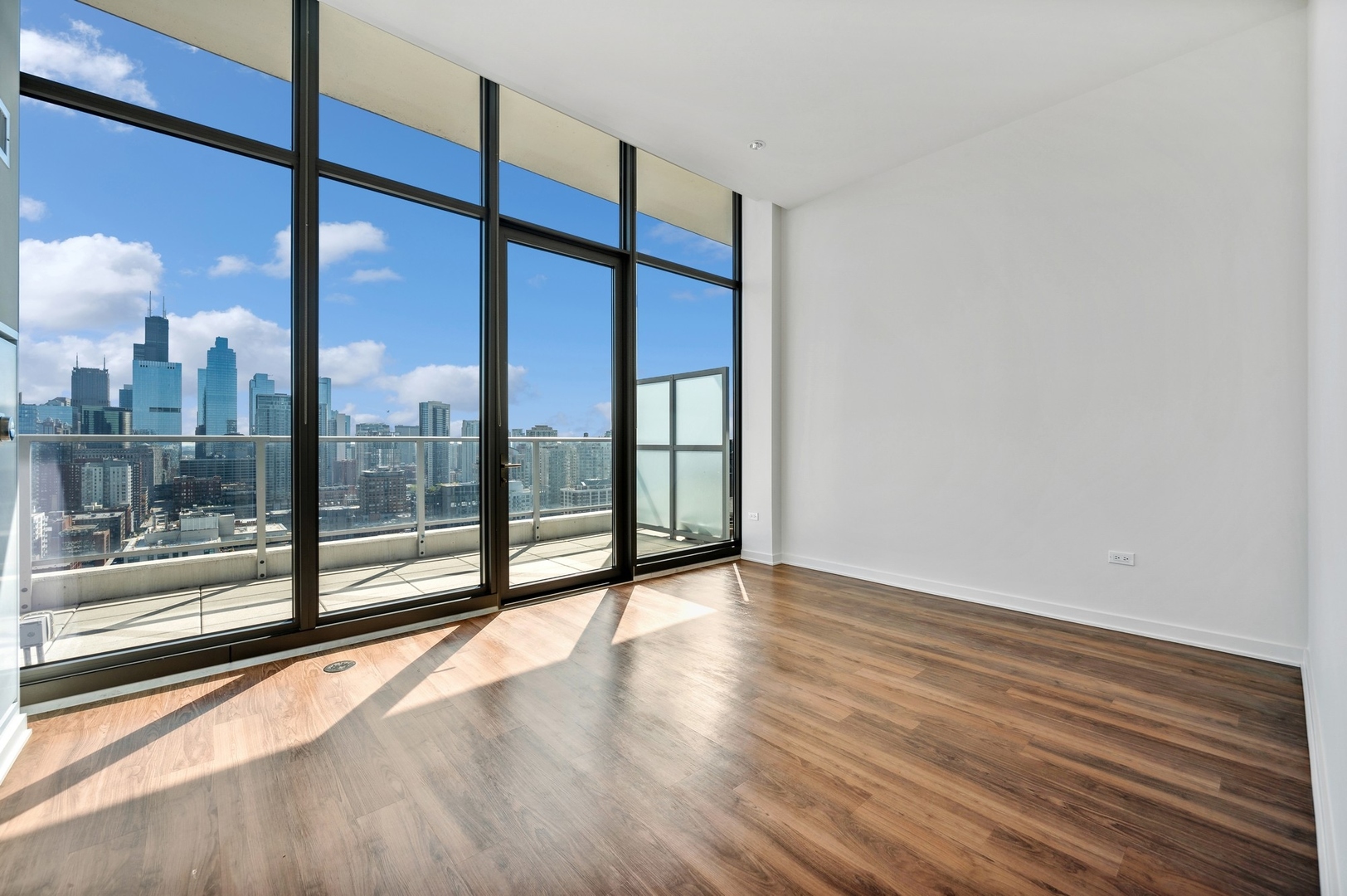 347 W Chestnut Street Unit: PH-5