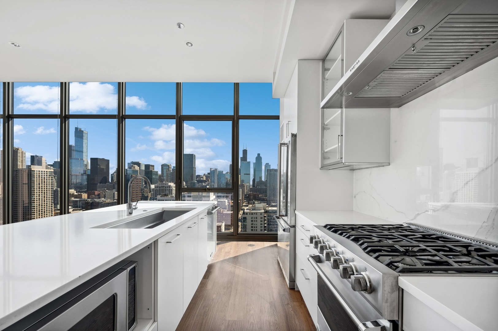 347 W Chestnut Street Unit: PH-5