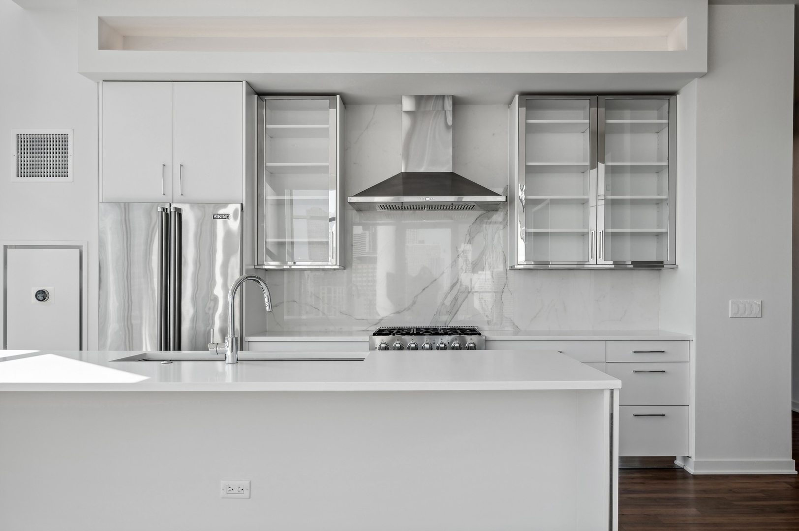 347 W Chestnut Street Unit: PH-5