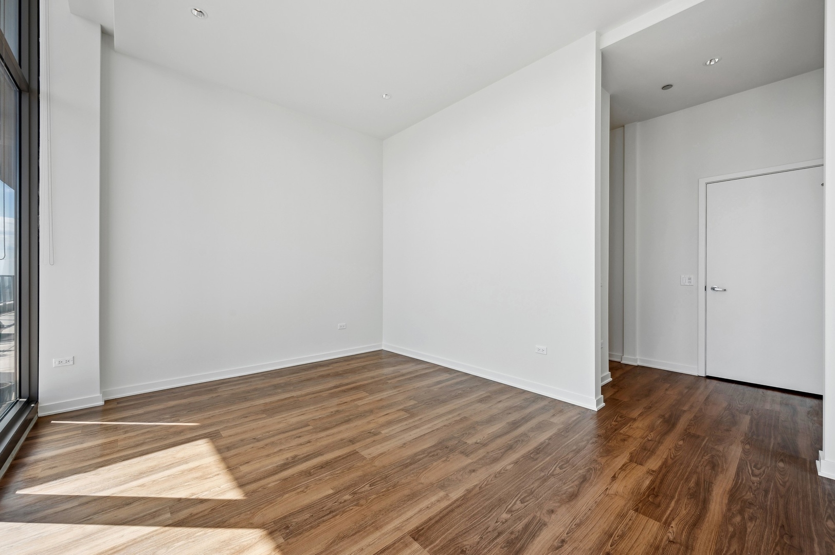 347 W Chestnut Street Unit: PH-5