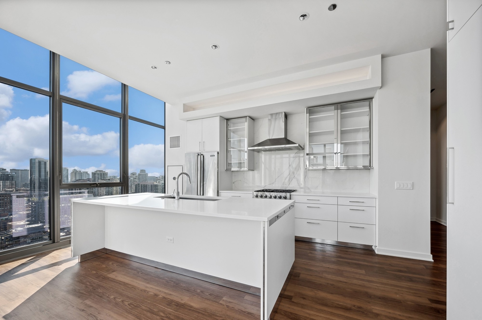 347 W Chestnut Street Unit: PH-5