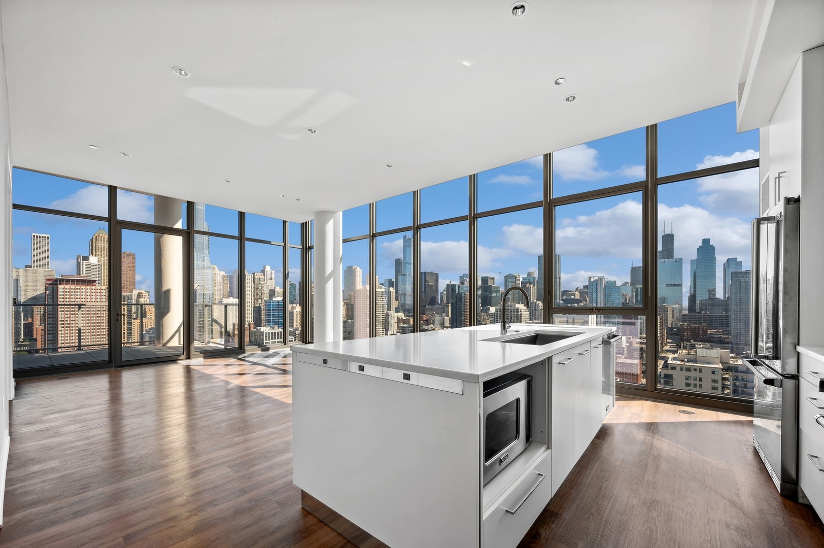 347 W Chestnut Street Unit: PH-5