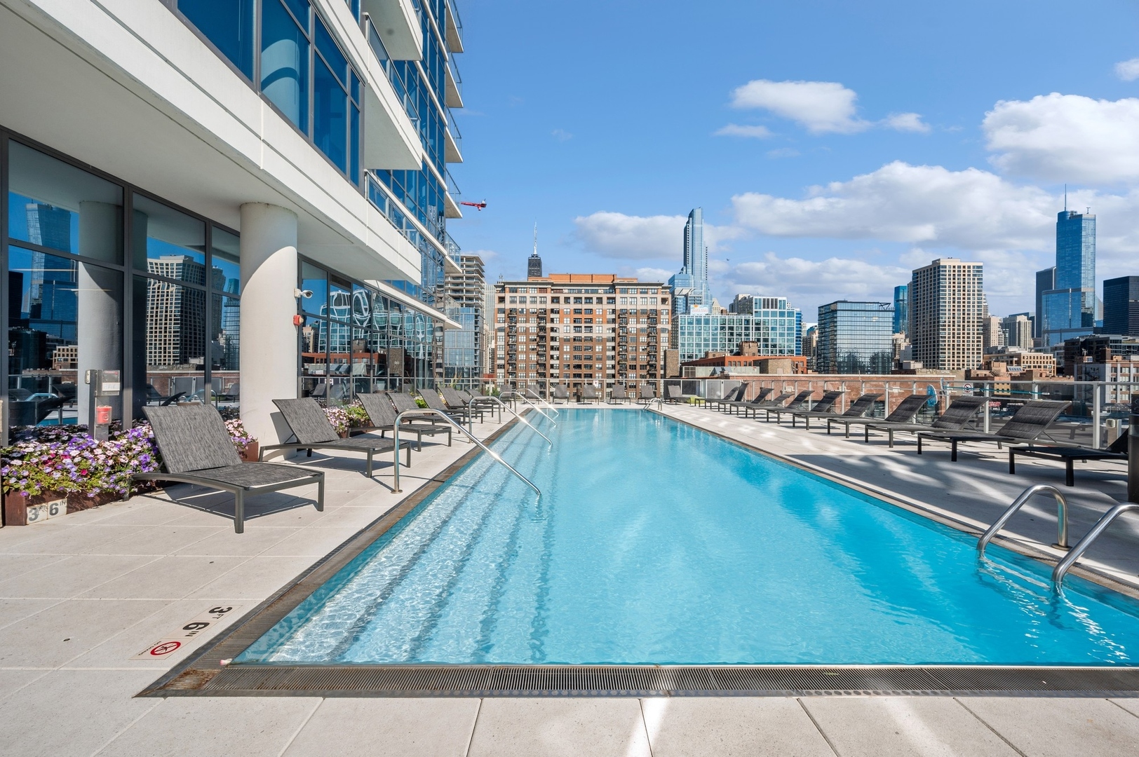 347 W Chestnut Street Unit: PH-5