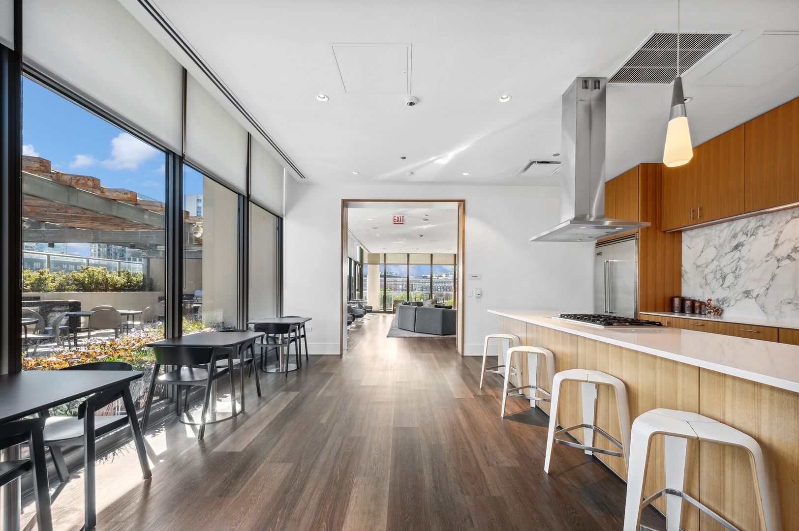 347 W Chestnut Street Unit: PH-5