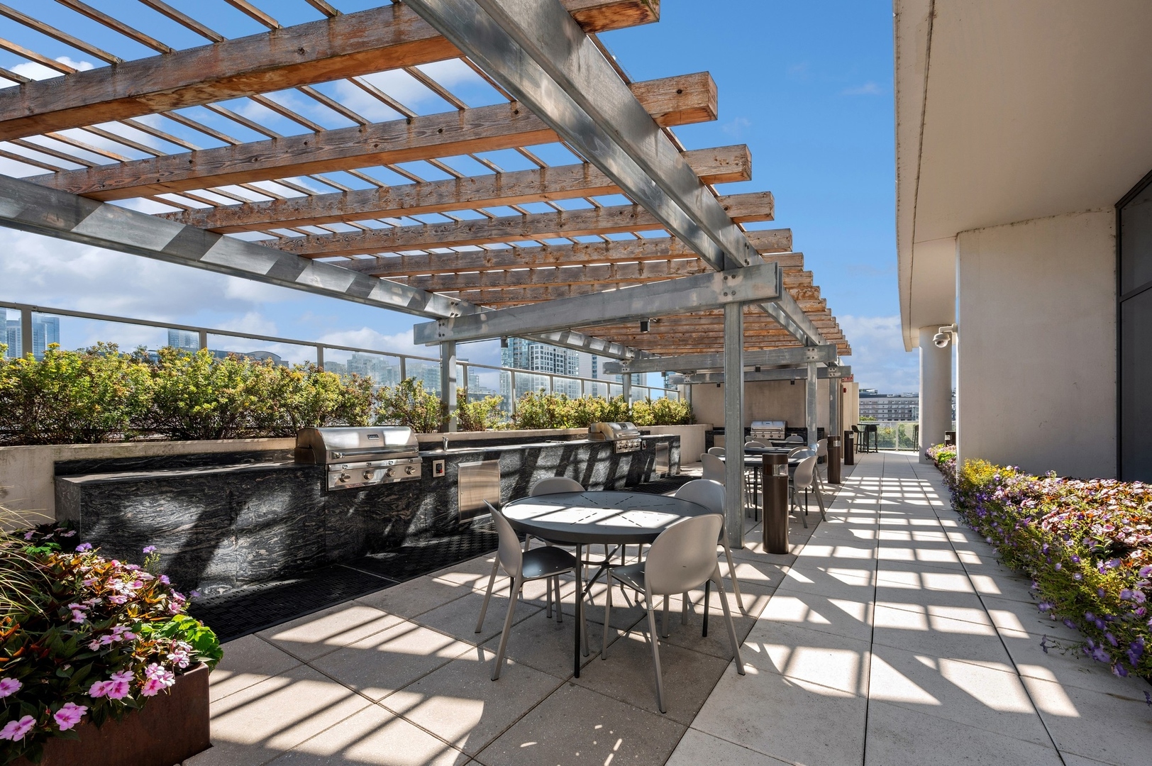 347 W Chestnut Street Unit: PH-5