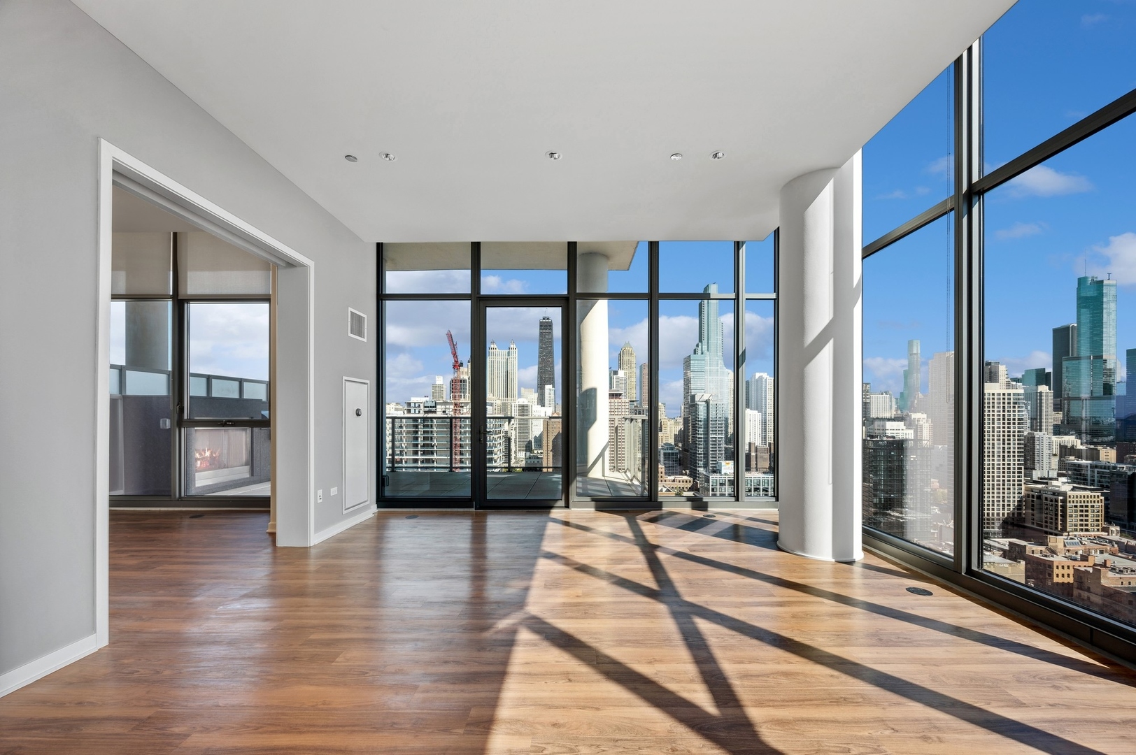 347 W Chestnut Street Unit: PH-5