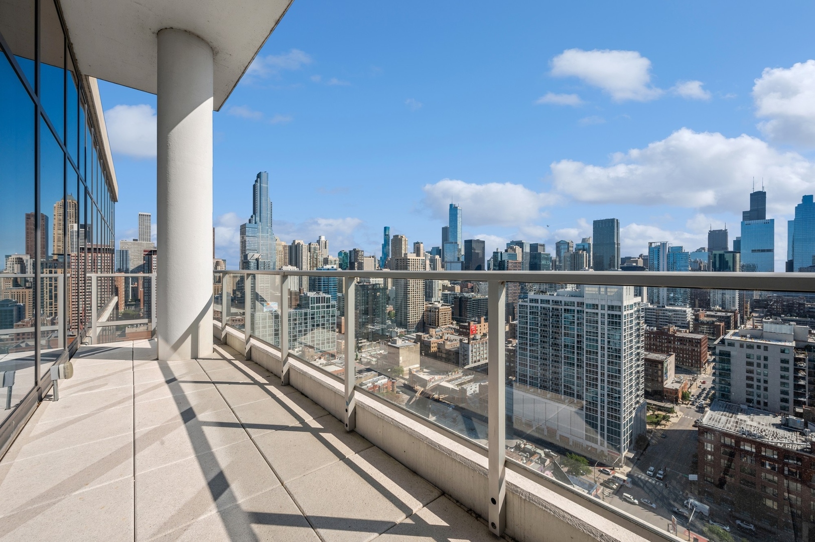 347 W Chestnut Street Unit: PH-5
