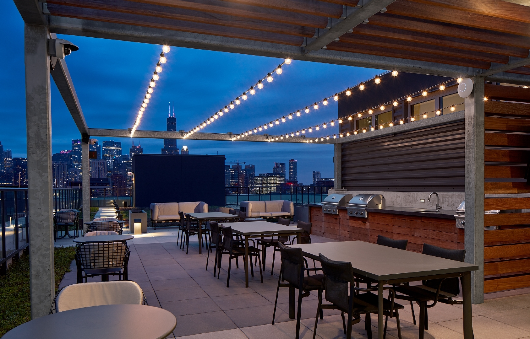 740 N Aberdeen Street Unit: 607