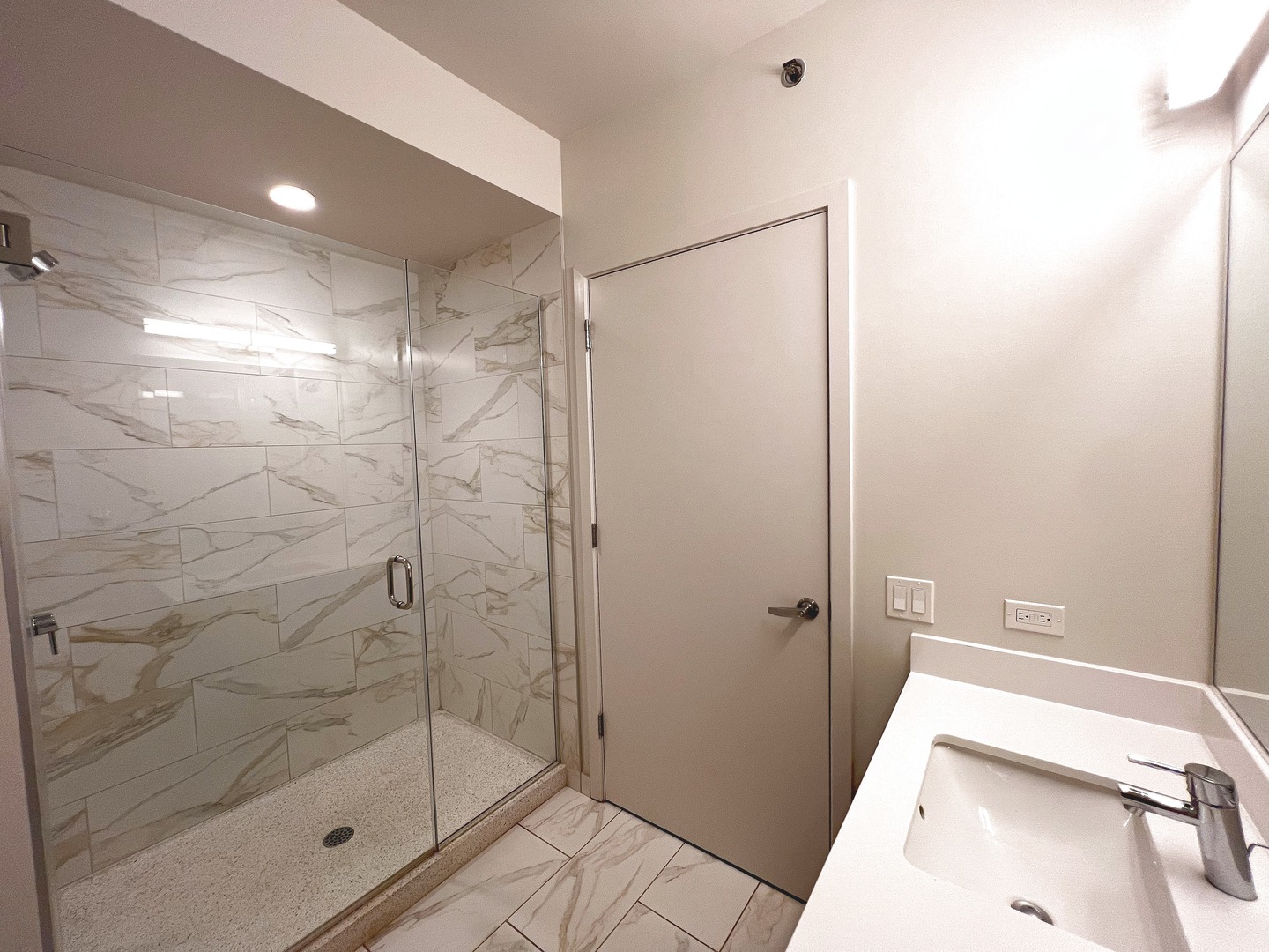 740 N Aberdeen Street Unit: 607